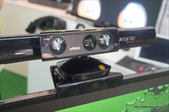 画像ギャラリー No.013のサムネイル画像 / ［TGS 2015］自分のシルエット上をコロボックルが歩く。北海道情報大学の学生が制作したユニークなKinect対応の作品「ころぼっち」を紹介