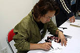 画像ギャラリー No.010のサムネイル画像 / 「METAL GEAR SOLID」の新川洋司アートディレクターによる展示会が開催中。オープニングイベントではライブアートを披露