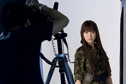 画像ギャラリー No.005のサムネイル画像 / “こじはる、潜入開始!”「MGS PW」「MGS」HD エディションの広告キャラクターとして,人気アイドルグループ「AKB48」小嶋陽菜さんが起用に