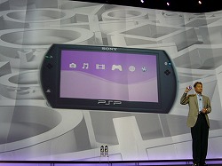 画像ギャラリー No.005のサムネイル画像 / ［E3 09］【速報】SCEプレスカンファレンスで新型PSP「PSP go」が公開。スライド式の薄型端末に