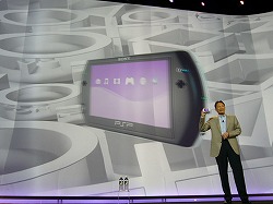 画像ギャラリー No.006のサムネイル画像 / ［E3 09］【速報】SCEプレスカンファレンスで新型PSP「PSP go」が公開。スライド式の薄型端末に