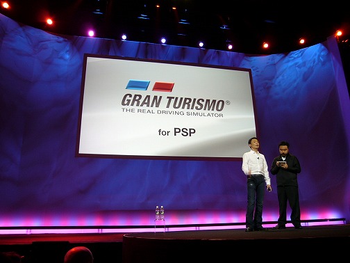 画像ギャラリー No.009のサムネイル画像 / ［E3 09］【速報】SCEプレスカンファレンスで新型PSP「PSP go」が公開。スライド式の薄型端末に