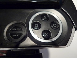 画像ギャラリー No.006のサムネイル画像 / ［E3 09］PSP goの細部はこうなっている！　E3会場の試遊機を写真と動画でチェック