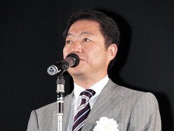 画像ギャラリー No.002のサムネイル画像 / ［TGS 2010］日本ゲーム大賞2010発表授賞式レポート。経済産業大臣賞は堀井雄二氏，年間作品部門の大賞は「New スーパーマリオブラザーズ Wii」に