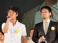 画像ギャラリー No.018のサムネイル画像 / ［TGS 2010］日本ゲーム大賞2010発表授賞式レポート。経済産業大臣賞は堀井雄二氏，年間作品部門の大賞は「New スーパーマリオブラザーズ Wii」に