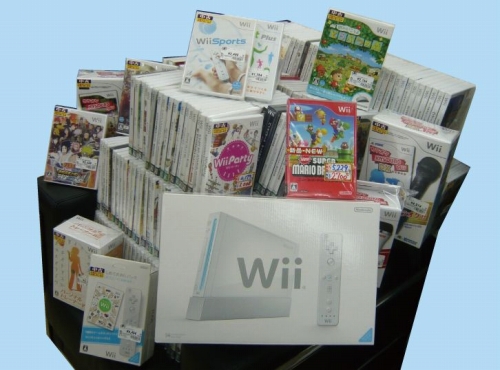 画像ギャラリー No.001のサムネイル画像 / Wii本体とWiiソフト408本が入った“福袋”が100万円で抽選販売