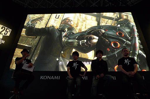 画像ギャラリー No.008のサムネイル画像 / ［TGS 2012］KONAMIの自由切断アクション「メタルギア ライジング リベンジェンス」のステージで，手島 優さんが開発陣にグラビア出演を直訴