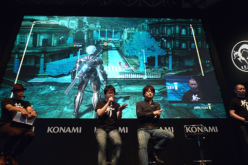 画像ギャラリー No.013のサムネイル画像 / ［TGS 2012］KONAMIの自由切断アクション「メタルギア ライジング リベンジェンス」のステージで，手島 優さんが開発陣にグラビア出演を直訴