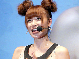 画像ギャラリー No.024のサムネイル画像 / ［TGS 2012］KONAMIの自由切断アクション「メタルギア ライジング リベンジェンス」のステージで，手島 優さんが開発陣にグラビア出演を直訴