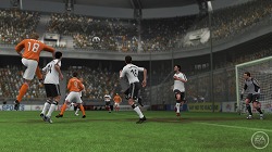 画像ギャラリー No.009のサムネイル画像 / 永遠のサッカー小僧，男色ディーノが「FIFA 10 ワールドクラス サッカー」をプレイ！
