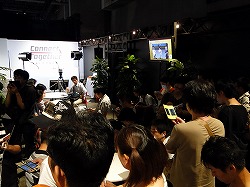 画像ギャラリー No.007のサムネイル画像 / ［TGS 2009］“自分の彼女”の似顔絵をミノ☆タロー氏に書いてもらえる抽選イベントも。「ラブプラス」の「デキシーズ 幕張出張所」レポート