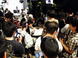 画像ギャラリー No.008のサムネイル画像 / ［TGS 2009］“自分の彼女”の似顔絵をミノ☆タロー氏に書いてもらえる抽選イベントも。「ラブプラス」の「デキシーズ 幕張出張所」レポート