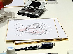 画像ギャラリー No.011のサムネイル画像 / ［TGS 2009］“自分の彼女”の似顔絵をミノ☆タロー氏に書いてもらえる抽選イベントも。「ラブプラス」の「デキシーズ 幕張出張所」レポート