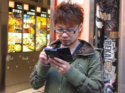 画像ギャラリー No.001のサムネイル画像 / 社会学者 鈴木謙介氏に,現代社会におけるコミュニケーション論や,そこでゲームが果たす役割について聞いた――「ラブプラス」を中心に