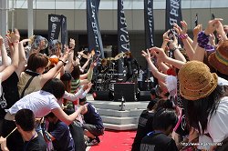画像ギャラリー No.013のサムネイル画像 / 「戦国BASARA 5周年祭〜武道館の宴〜」が2011年1月3日に開催決定。西川貴教さんが新曲を熱唱した「T.M.R.15 vs 戦国BASARA 3 夏の陣!」をレポート