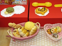 画像ギャラリー No.047のサムネイル画像 / USB玩具の集団から謎の飛行物体まで,東京おもちゃショー2009レポート