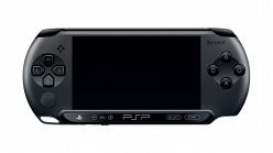 画像ギャラリー No.006のサムネイル画像 / ［Gamescom］PSPの欧州限定新モデル「PSP E-1000」は，現行機よりもやや軽い。表面は指紋が目立たないマット仕様に