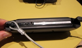 画像ギャラリー No.013のサムネイル画像 / ［Gamescom］PSPの欧州限定新モデル「PSP E-1000」は，現行機よりもやや軽い。表面は指紋が目立たないマット仕様に