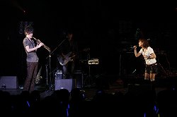 画像ギャラリー No.013のサムネイル画像 / 思わずペルソナが覚醒してもおかしくないくらいの盛り上がりだった「PERSONA MUSIC TOUR 2010」東京公演レポートを掲載