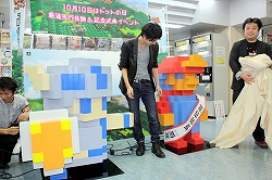 画像ギャラリー No.009のサムネイル画像 / ヨドバシカメラ マルチメディア横浜にスペランカーが来店!?　開発者による裏話も飛び出したPS3「3Dドットゲームヒーローズ」記念式典をレポート