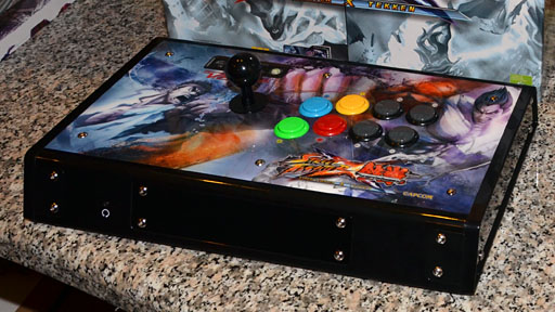 画像ギャラリー No.009のサムネイル画像 / Mad Catz,「ストリートファイター×鉄拳」仕様のアーケードスティックを正式発表。最上位モデルは2台の連結が可能に