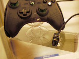画像ギャラリー No.011のサムネイル画像 / ［E3 2012］Mad CatzブースでWii U用ヘッドセットやゲームパッドなど，多数のサンプルを発見