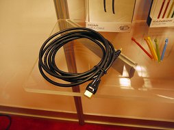 画像ギャラリー No.012のサムネイル画像 / ［E3 2012］Mad CatzブースでWii U用ヘッドセットやゲームパッドなど，多数のサンプルを発見