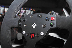 画像ギャラリー No.006のサムネイル画像 / ［TGS 2013］Xbox One用のステアリングコントローラに「ドライブシート由来のゲーマー向け椅子」。クルマ関係（？）で注目の大型周辺機器2題