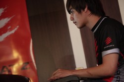画像ギャラリー No.034のサムネイル画像 / ［TGS 2013］日本初開催の「Mad Catz Unveiled JAPAN」フォトレポート。ウメハラvs.Infiltrationなど，珠玉の対戦が繰り広げられた夢の一夜
