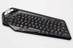 画像ギャラリー No.002のサムネイル画像 / Mad Catz「S.T.R.I.K.E. M」レビュー。PCとMac，Android，iOS対応の“見た目最重視”なBluetoothキーボードをPS4で使ってみた