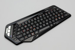 画像ギャラリー No.005のサムネイル画像 / Mad Catz「S.T.R.I.K.E. M」レビュー。PCとMac，Android，iOS対応の“見た目最重視”なBluetoothキーボードをPS4で使ってみた