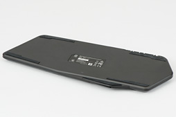 画像ギャラリー No.019のサムネイル画像 / Mad Catz「S.T.R.I.K.E. M」レビュー。PCとMac，Android，iOS対応の“見た目最重視”なBluetoothキーボードをPS4で使ってみた