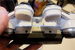 画像ギャラリー No.005のサムネイル画像 / ［CES 2015］Mad Catzのハイエンドは変形が特徴？ 新型マウス「R.A.T. PRO X」とワイヤレスゲームパッド「L.Y.N.X. 9」のことをいろいろ聞いてみた