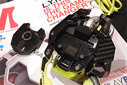画像ギャラリー No.024のサムネイル画像 / ［CES 2015］Mad Catzのハイエンドは変形が特徴？ 新型マウス「R.A.T. PRO X」とワイヤレスゲームパッド「L.Y.N.X. 9」のことをいろいろ聞いてみた