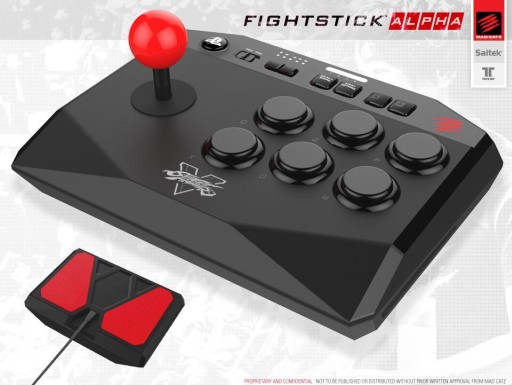 画像ギャラリー No.001のサムネイル画像 / Mad CatzがPS4用の“格ゲー向け”ゲームパッドを発表。「ストリートファイターV」デザインのエントリー向けアケコンも