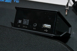 画像ギャラリー No.013のサムネイル画像 / ［TGS 2015］Mad Catzが国内未発表のゲーマー向けマウスとワイヤレスヘッドセットを披露。小型アケコンの実機サンプルも