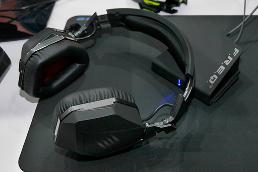 画像ギャラリー No.014のサムネイル画像 / ［TGS 2015］Mad Catzが国内未発表のゲーマー向けマウスとワイヤレスヘッドセットを披露。小型アケコンの実機サンプルも