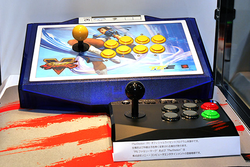 画像ギャラリー No.018のサムネイル画像 / ［TGS 2015］Mad Catzが国内未発表のゲーマー向けマウスとワイヤレスヘッドセットを披露。小型アケコンの実機サンプルも
