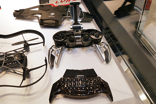 画像ギャラリー No.019のサムネイル画像 / ［TGS 2015］Mad Catzが国内未発表のゲーマー向けマウスとワイヤレスヘッドセットを披露。小型アケコンの実機サンプルも