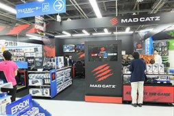 画像ギャラリー No.004のサムネイル画像 / ソフマップ秋葉原にオープンしたMad Catz専門店「Mad Catz ファイティングストア」をレポート。プロゲーマーサイン会は大盛況