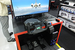 画像ギャラリー No.008のサムネイル画像 / ソフマップ秋葉原にオープンしたMad Catz専門店「Mad Catz ファイティングストア」をレポート。プロゲーマーサイン会は大盛況