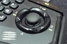 画像ギャラリー No.004のサムネイル画像 / ［CES 2016］Mad Catzがまた奇抜なゲームパッドを提案。今度はBluetooth接続で小型キーボード付きの「S.U.R.F. R」