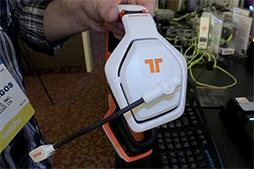 画像ギャラリー No.004のサムネイル画像 / ［CES 2016］Mad Catzの国内未発表ヘッドセット2製品をチェック。ゲーム機でも使えるDTS Headphone:X対応モデルと外れにくいインイヤーモデルは要注目だ
