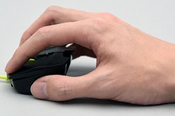 画像ギャラリー No.005のサムネイル画像 / つまみ持ちのゲーマーにとって，マウスの“後ろ側”って必要あるの？ 「R.A.T. 1」（の先端部分だけ）を使って考えてみる