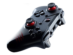 Mad Catz公式Twitterが新型ゲームパッドの写真を公開。開発中の「C.A.T. 7 Game Pad」か？