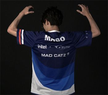 画像ギャラリー No.003のサムネイル画像 / Mad Catzがプロチーム「魚群」にスポンサード