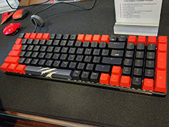 10キーレス並みにコンパクトなフルキーボード「S.T.R.I.K.E. 11」をMad Catzが発表。新型低遅延ヘッドセットには思わぬ落とし穴が？