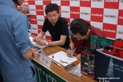 画像ギャラリー No.002のサムネイル画像 / 竹下博信氏と巧 舟氏が100人のファンと熱い握手を交わした,「ゴースト トリック」発売記念サイン&握手会の模様をレポート(ショートインタビュー付き)