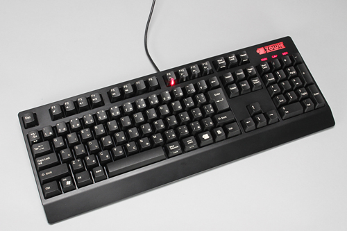 画像ギャラリー No.003のサムネイル画像 / 「ZOWIE CELERITAS」レビュー。茶軸採用のゲーマー向けメカニカルキーボードは軽い打鍵感とレスポンスのよさが光る