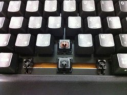 画像ギャラリー No.002のサムネイル画像 / ZOWIE GEARの茶軸採用キーボード「CELERITAS」が，スペースキー「のみ」黒軸仕様に